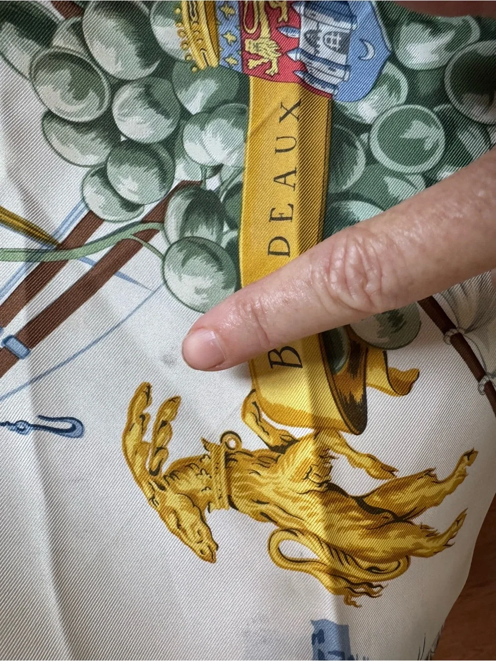 Hermes Bordeaux Porte Oceane Silk Scarf - Picture 10 of 10